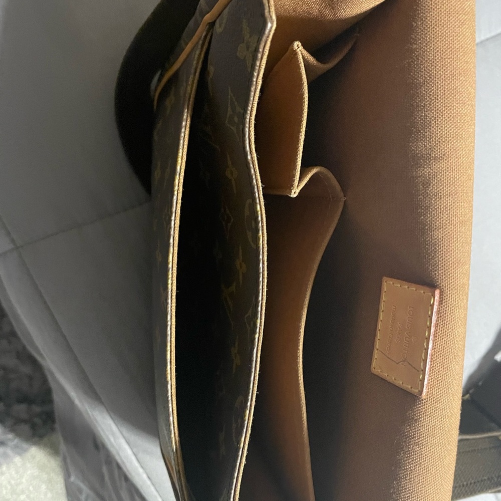 Louis Vuitton messenger crossbody - Picture 3 of 9